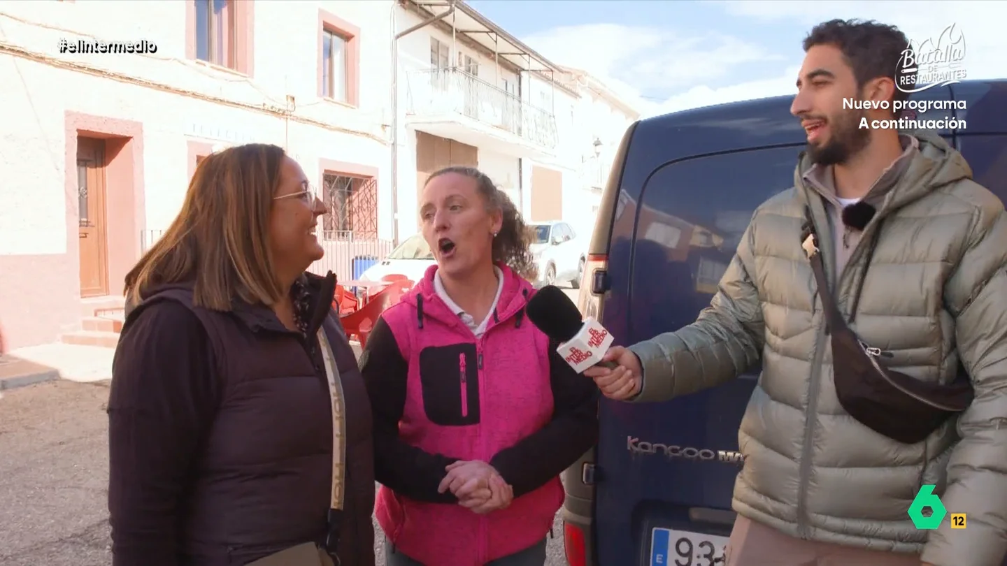 Isma Juárez propone a las alcaldesas de Pobo de Dueñas y de Tordellego ir al 'Grand Prix': "¿No os fliparía?" Isma Juárez ha visitado Pobo de Dueñas, un pequeño pueblo de Guadalajara que acaba de reabrir el único bar disponible en municipio. Este llevaba cerrado un tiempo debido a que no había nadie que pudiera gestionarlo.