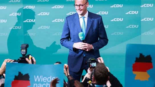 El presidente de la Unión Democristiana (CDU) de Alemania, Friedrich Merz, durante un acto electoral de su partido en Berlín, Alemania, el 23 de febrero de 2025 El presidente de la Unión Democristiana (CDU) de Alemania, Friedrich Merz, durante un acto electoral de su partido en Berlín, Alemania, el 23 de febrero de 2025
