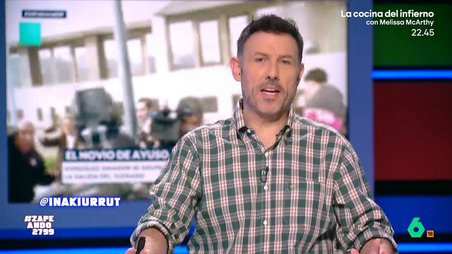 Iñaki Urrutia bromea sobre el golpe de González Amador con un cámara de televisión: "Si quiere denunciar, lo tiene cerca" Iñaki Urrutia bromea sobre el golpe de González Amador con un cámara de televisión: "Si quiere denunciar, lo tiene cerca"