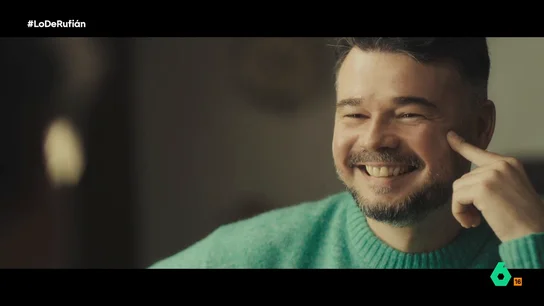 Rufián confiesa a Jordi Évole que dos famosos a los que admira le han hecho daño con sus críticas: "Uno es José Sacristán y otro eres tú" Rufián confiesa a Jordi Évole que dos famosos a los que admira le han hecho daño con sus críticas: "Uno es José Sacristán y otro eres tú"