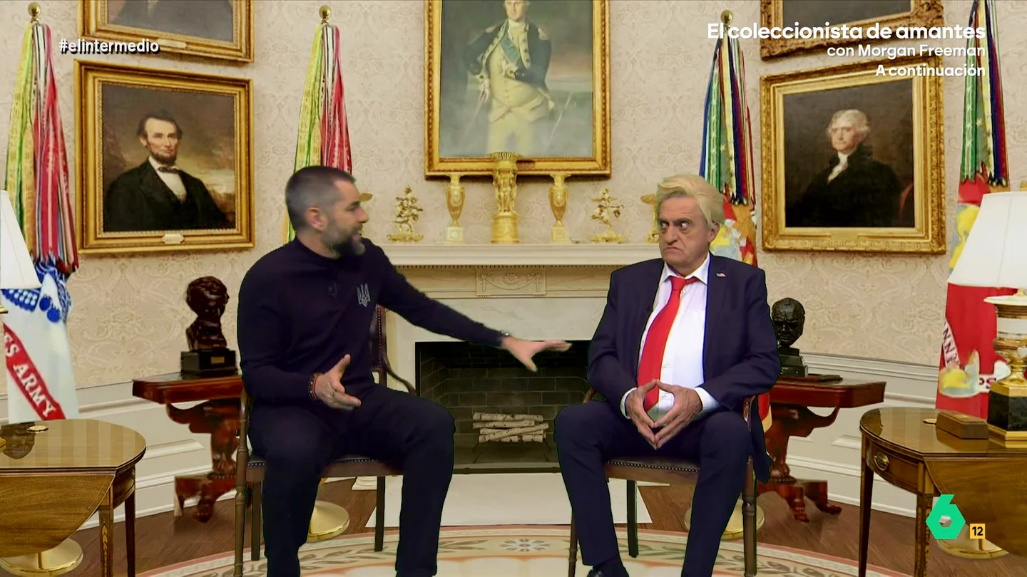 'Trump' comunica a 'Zelenski' las condiciones de su acuerdo de paz: "El este para Rusia y lo que vale dinero para nosotros" Dani Mateo y el Gran Wyoming se convierten en los presidentes de Estados Unidos y Ucrania. No te pierdas cómo ha sido su reunión en el Despacho Oval en el vídeo principal.