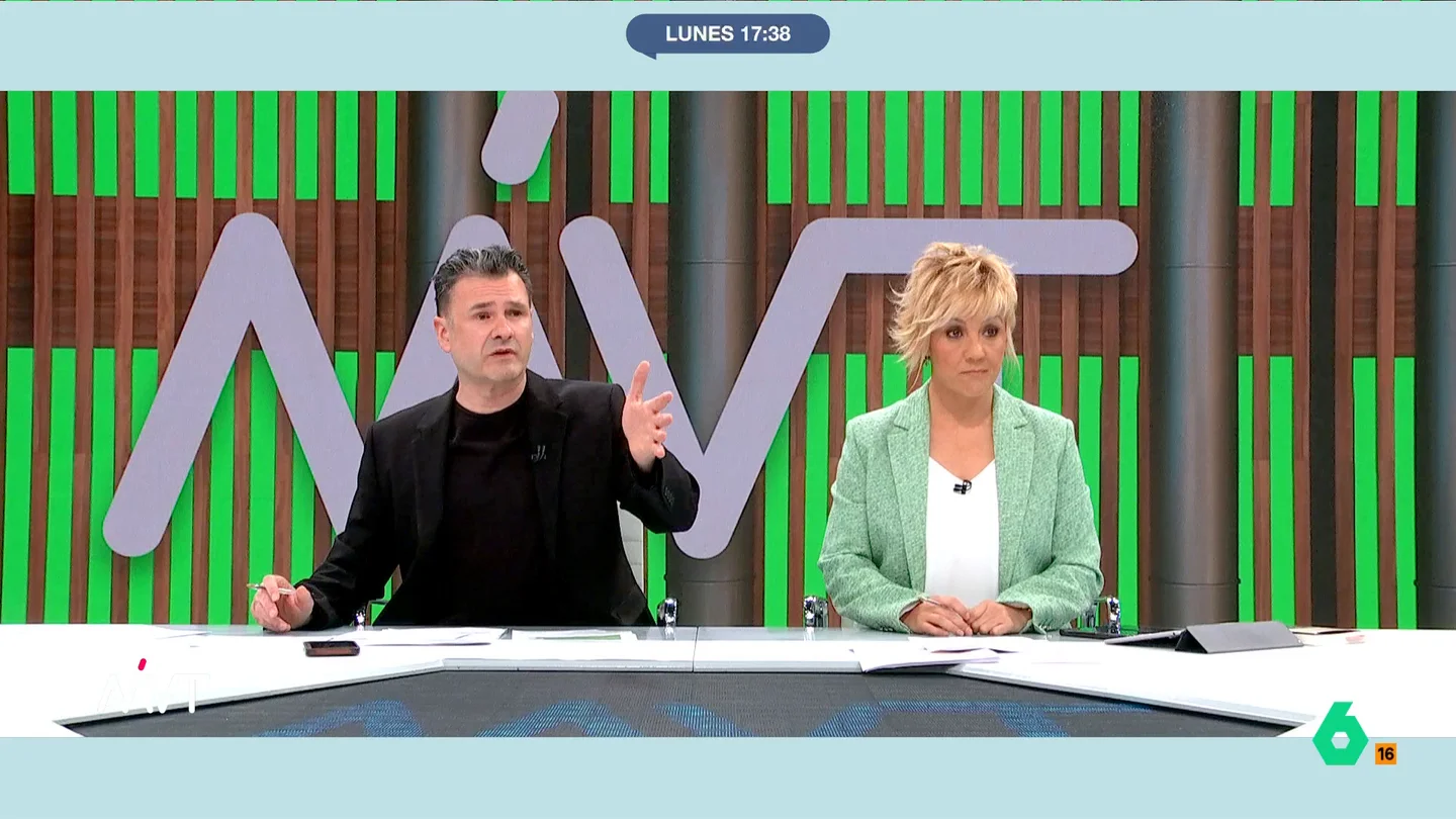 Iñaki López y Cristina Pardo, presentador de Más Vale Tarde Los presentadores de Más Vale Tarde no han dudado en lanzar varios dardos dirigidos a Gonzalo Miró que no estaba presente al inicio del programa. "Le vamos a poner falta", avisa su compañera Beatriz de Vicente.