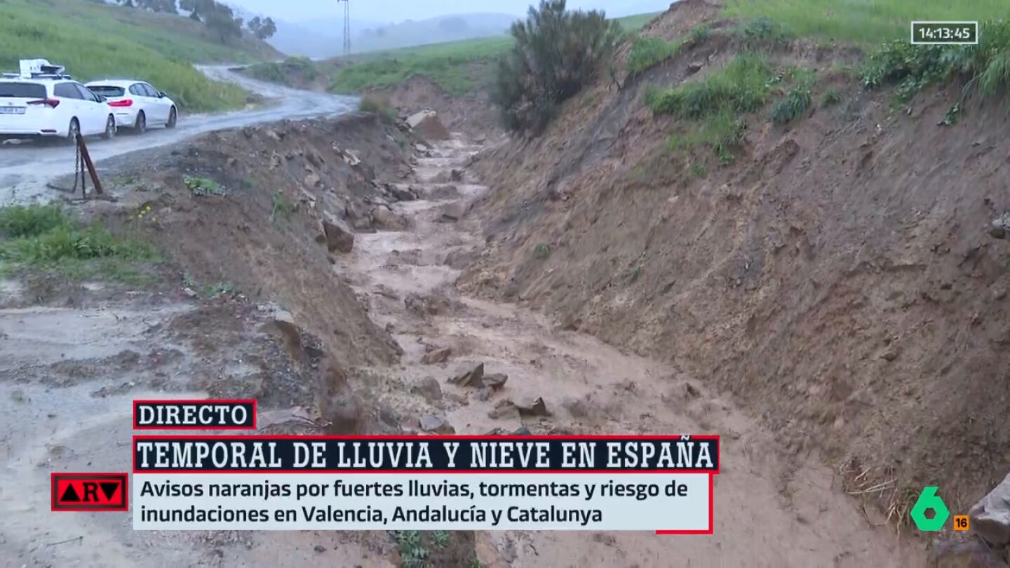 Arroyos anegan carreteras en las serranía de Ronda