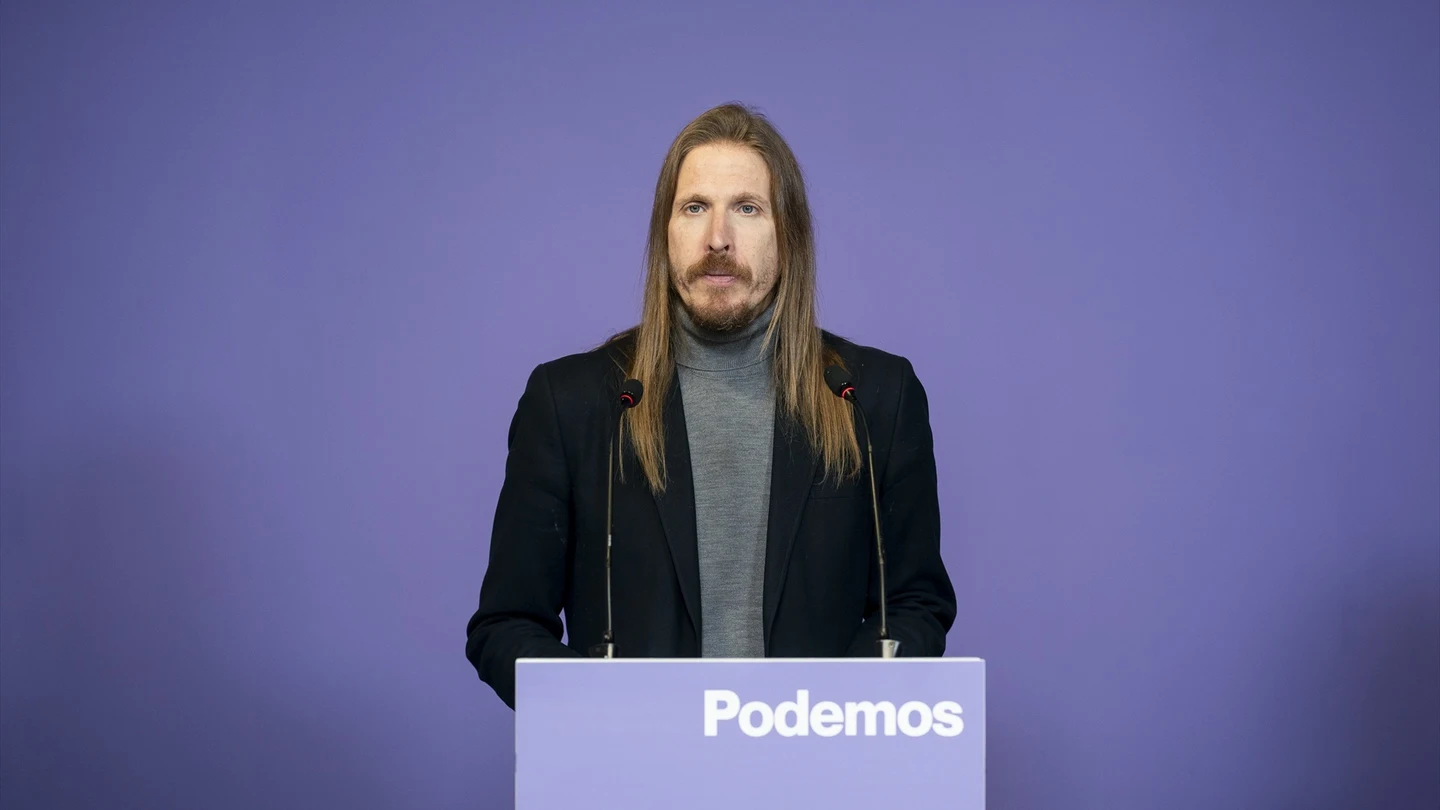 El portavoz de Podemos Pablo Fernández durante una rueda de prensa, en la sede de Podemos, a 8 de enero de 2024 El portavoz de Podemos Pablo Fernández durante una rueda de prensa, en la sede de Podemos, a 8 de enero de 2024