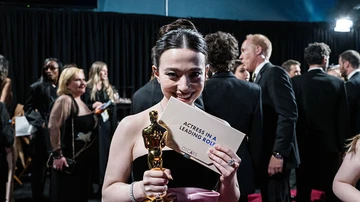 Mikey Madison in the Backstage after winning his award for best actress at the 2025 Oscar Awards. Mikey Madison in the Backstage after winning his award for best actress at the 2025 Oscar Awards.