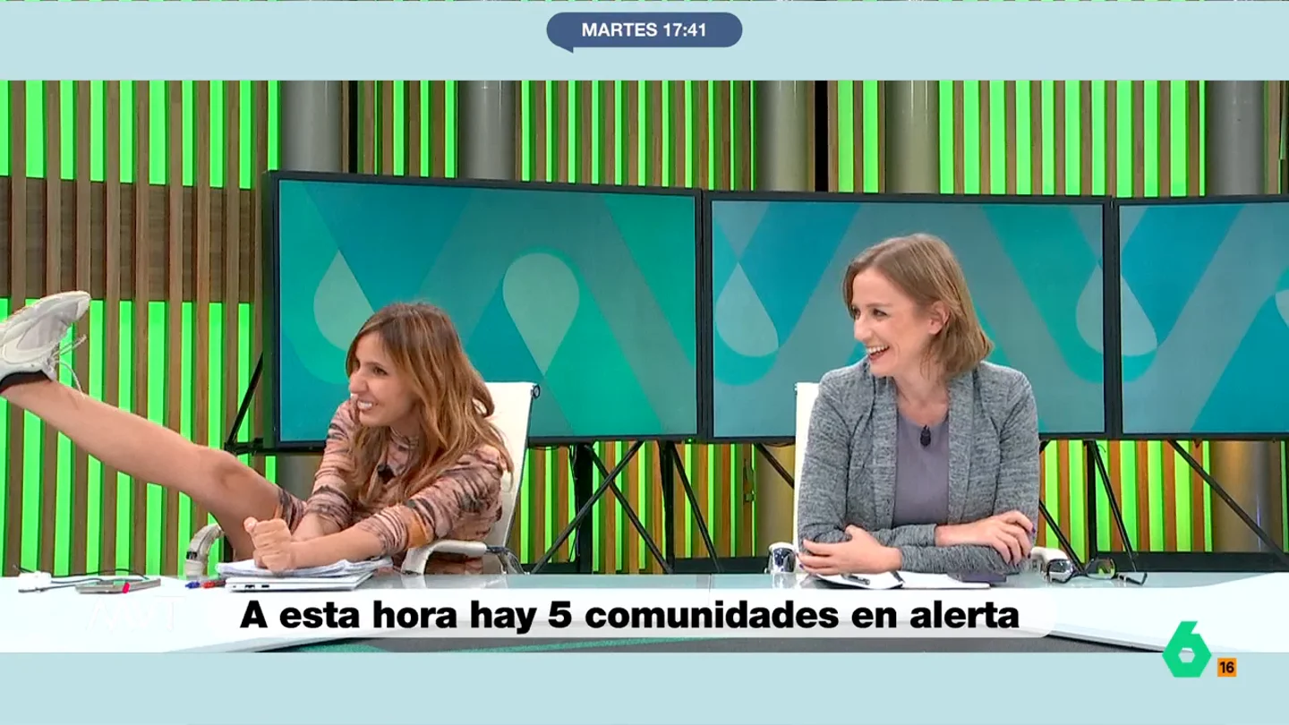 Cristina Pardo, a Carmen Morodo tras llegar tarde: "Va siempre en zapatillas porque tiene que correr por los pasillos" Cristina Pardo e Iñaki López arrancan Más Vale Tarde 'delatando' a Carmen Morodo, que ha llegado tarde al programa: "La carretera iba regular, aunque suena a la excusa de siempre", comenta la periodista en este vídeo.