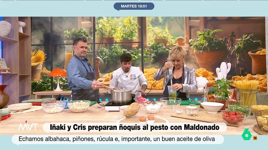 Cristina Pardo sufre un 'percance' al hacer la salsa pesto: "En mis horas libres soy electricista" La presentadora de Más Vale Tarde es la encargada de elaborar la salsa pesto que acompañará a los ñoquis, el elemento principal de la receta que ha preparado junto a su compañero, Iñaki López.