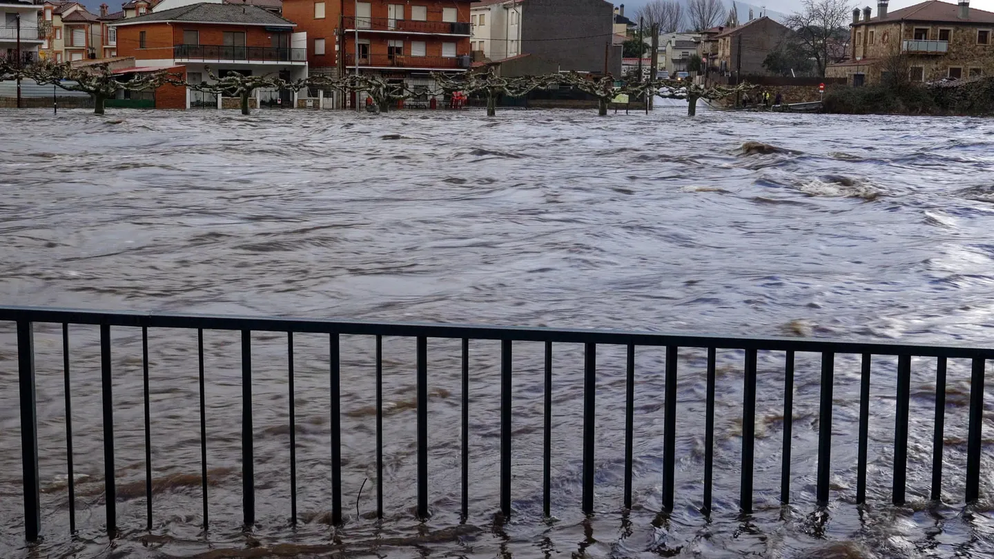 Desbordamiento del río Alberche a su paso por Navaluenga (Ávila) Desbordamiento del río Alberche a su paso por Navaluenga (Ávila)