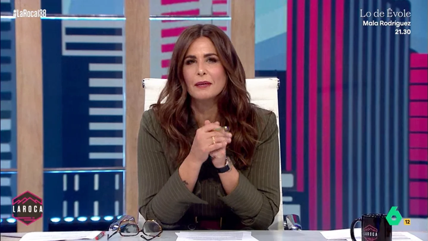 Nuria Roca 'pica' a Juan del Val en directo: "El más guapo de La Roca, es Cacho" Nuria Roca 'pica' a Juan del Val en directo: "El más guapo de La Roca, es Cacho"