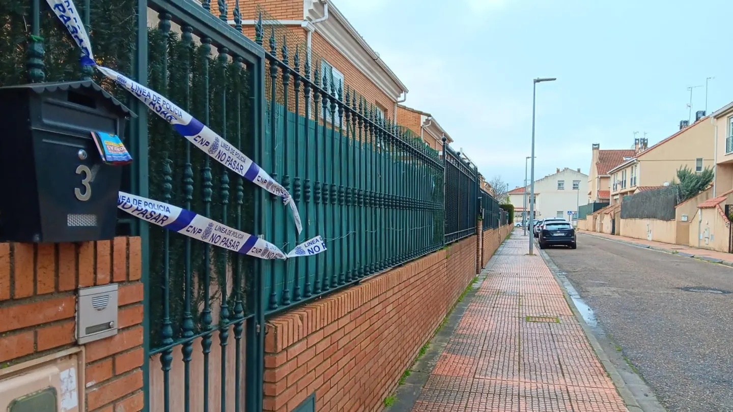 Tres menores detenidos por la muerte de una trabajadora social en un piso tutelado de Badajoz Tres menores detenidos por la muerte de una trabajadora social en un piso tutelado de Badajoz