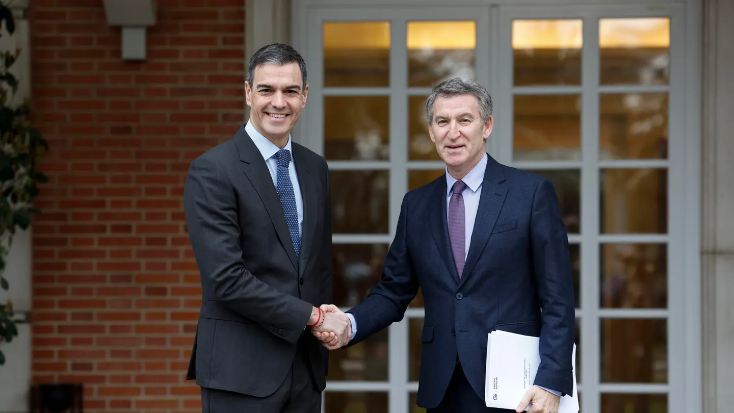 Cita del presidente del Gobierno, Pedro Sánchez, con el líder del PP, Alberto Núñez Feijóo en Moncloa Cita del presidente del Gobierno, Pedro Sánchez, con el líder del PP, Alberto Núñez Feijóo en Moncloa