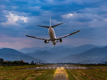 Avión aterrizando Avión aterrizando