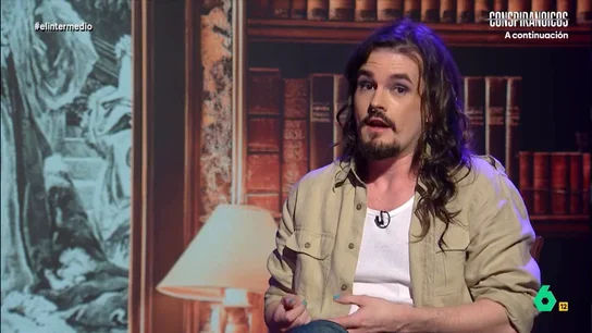 Mikel Herrán explica quiénes eran los "especuladores de guerra": "Eran como fondos buitre, pero sin el como" El historiador cuenta como en la I Guerra Mundial, Gran Bretaña tuvo que financiarse a través de los llamados bonos de guerra. Estos fueron adquiridos por grandes empresas y gente rica "que ya estaban ganando dinero con la guerra".