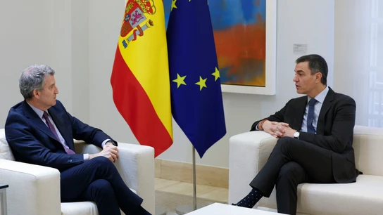 Alberto Núñez Feijóo (PP), junto a Pedro Sánchez, en la primera reunión que celebran a solas desde 2023 Alberto Núñez Feijóo (PP), junto a Pedro Sánchez, en la primera reunión que celebran a solas desde 2023