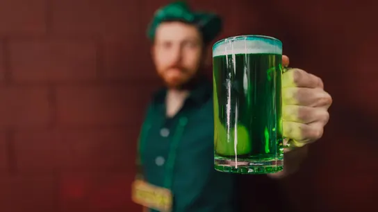 Una cerveza de color verde para celebrar San Patricio Una cerveza de color verde para celebrar San Patricio