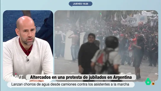 Gonzalo Miró, sobre la represión en las protestas de Argentina: "Esto es lo que tiene votar a un tío con una motosierra" Gonzalo Miró, sobre la represión en las protestas de Argentina: "Esto es lo que tiene votar a un tío con una motosierra"