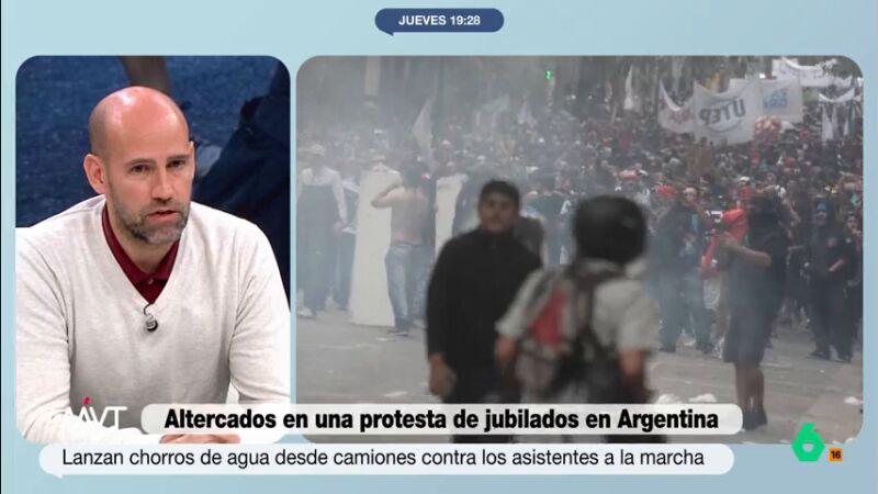 Gonzalo Miró, sobre la represión en las protestas de Argentina: "Esto es lo que tiene votar a un tío con una motosierra"