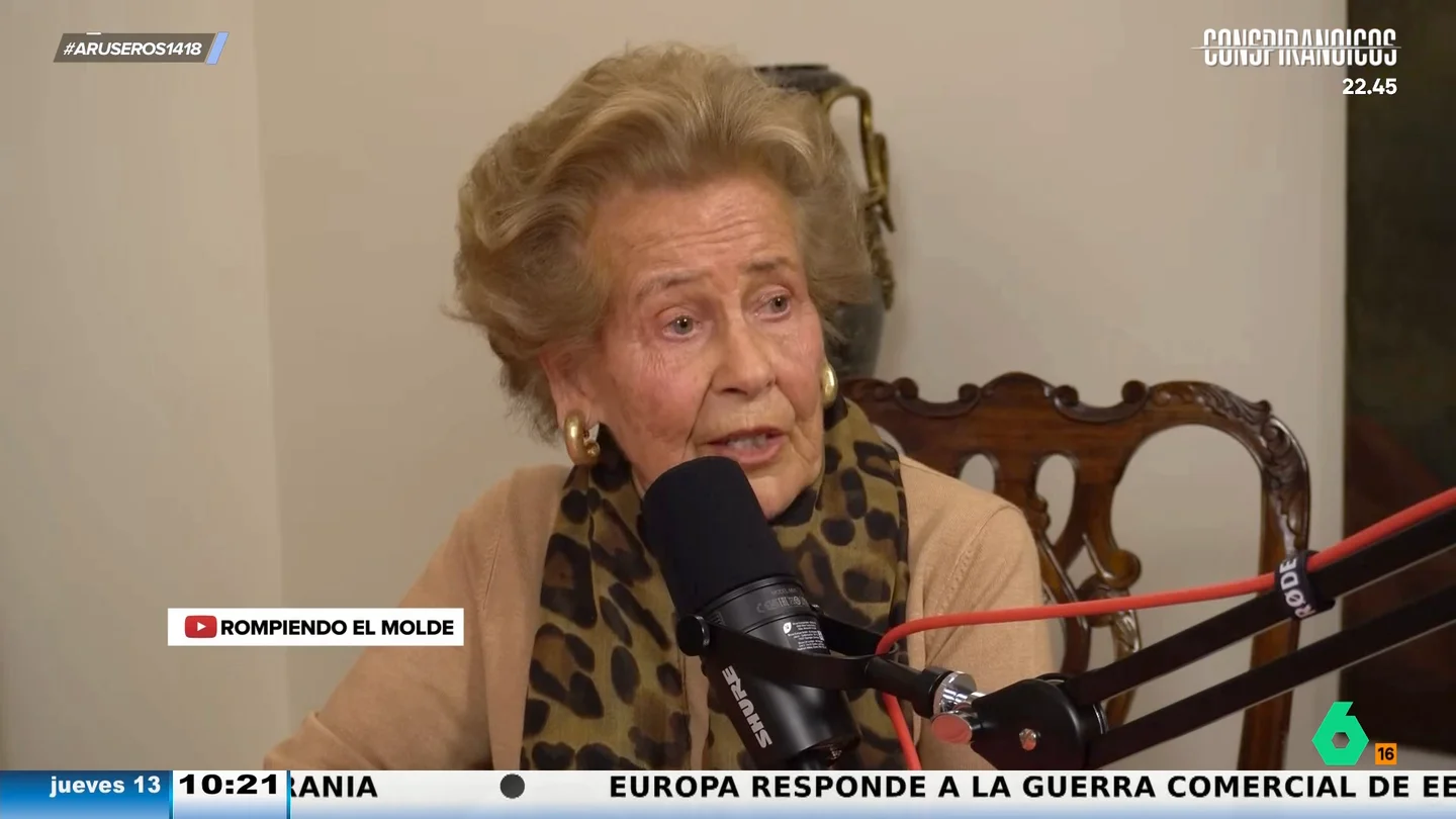 Una hostelera de 90 años critica la cercanía de los camareros de hoy: "Voy a hacer una ginebra y me dice 'cariño' y no le conozco de nada" Una hostelera de 90 años critica la cercanía de los camareros de hoy: "Voy a hacer una ginebra y me dice 'cariño' y no le conozco de nada"