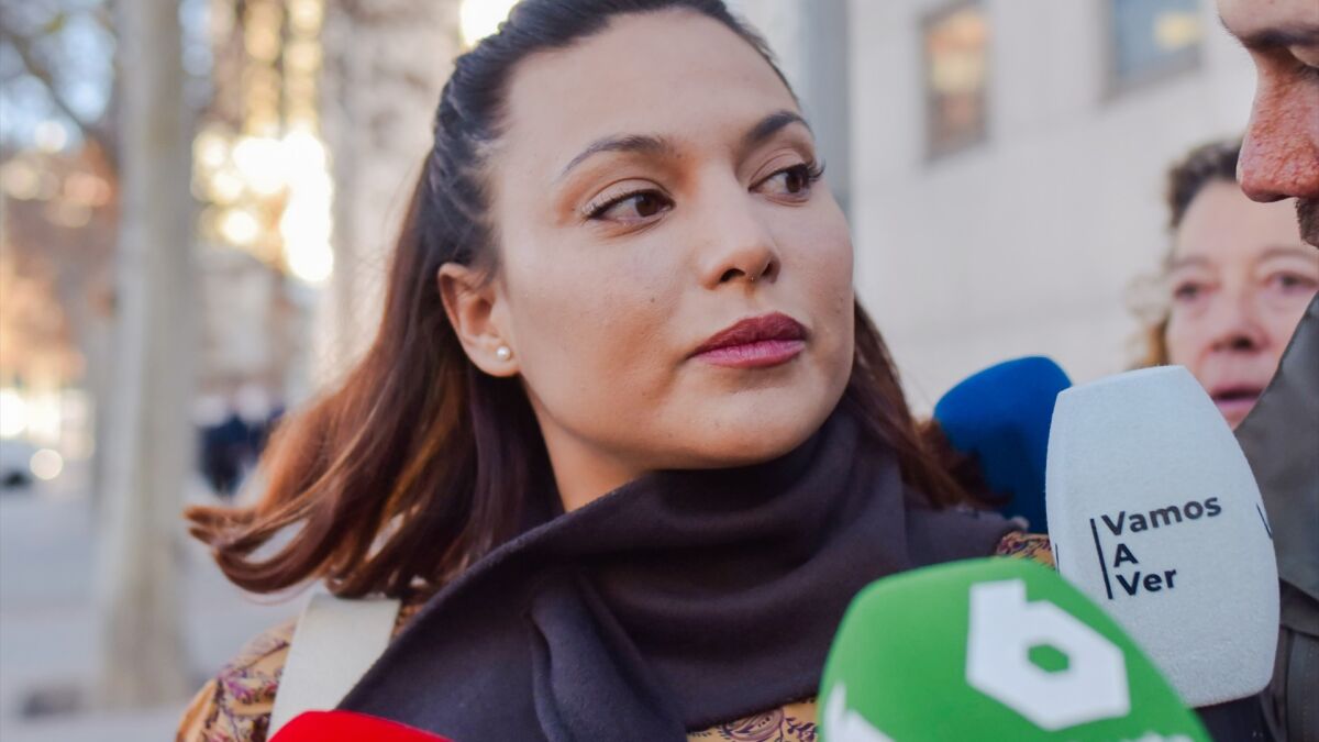 Mouliaá se querella contra Errejón y dice que la Policía le intervino 3.000 euros en productos de su tienda de cannabis
