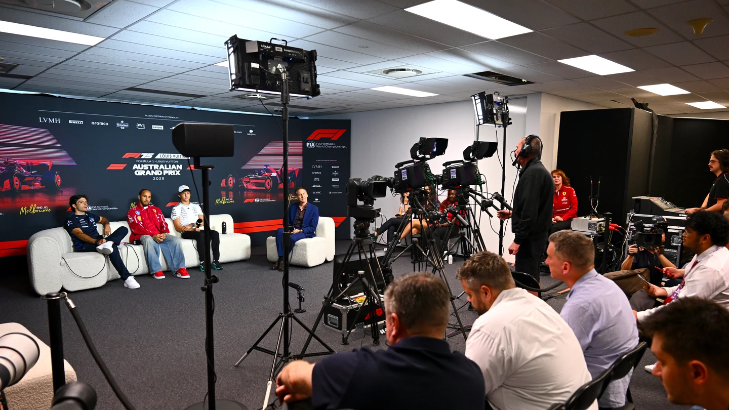 Sainz, Hamilton y Antonelli en rueda de prensa Sainz, Hamilton y Antonelli en rueda de prensa