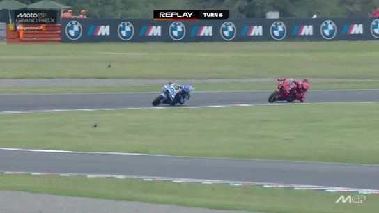 ¡Qué barbaridad! La increíble 'salvada' de Marc Márquez cuando luchaba por la victoria con su hermano Álex ¡Qué barbaridad! La increíble 'salvada' de Marc Márquez cuando luchaba por la victoria con su hermano Álex
