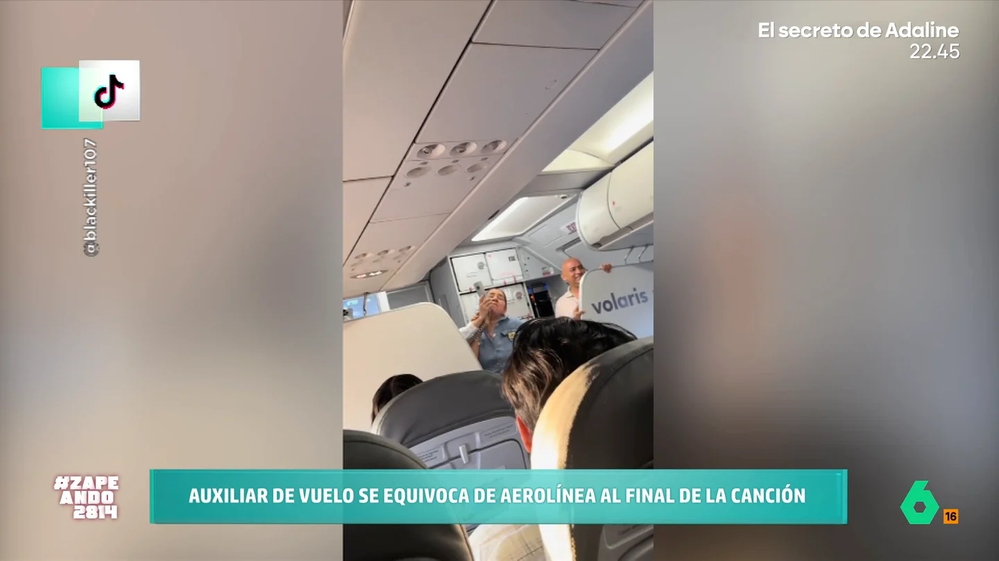 El entusiasmo le juega una mala pasada a una azafata: "Poco más y grita '¡Viva el Betis, aunque pierda!'" El entusiasmo le juega una mala pasada a una azafata: "Poco más y grita '¡Viva el Betis, aunque pierda!'"