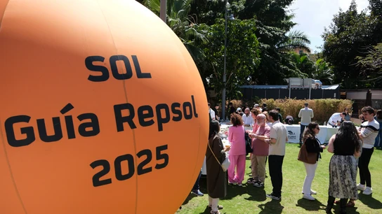 La Guía Repsol ha organizado este lunes un acto previo a la gala de entrega de los Soles Guía Repsol 2025 , donde han participado los cocineros con 3 Soles Guía Repsol, nuevos y veteranos. La Guía Repsol ha organizado este lunes un acto previo a la gala de entrega de los Soles Guía Repsol 2025 , donde han participado los cocineros con 3 Soles Guía Repsol, nuevos y veteranos.