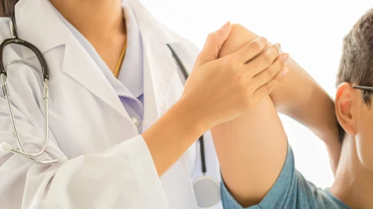 Un niño en una consulta. Un niño en una consulta.