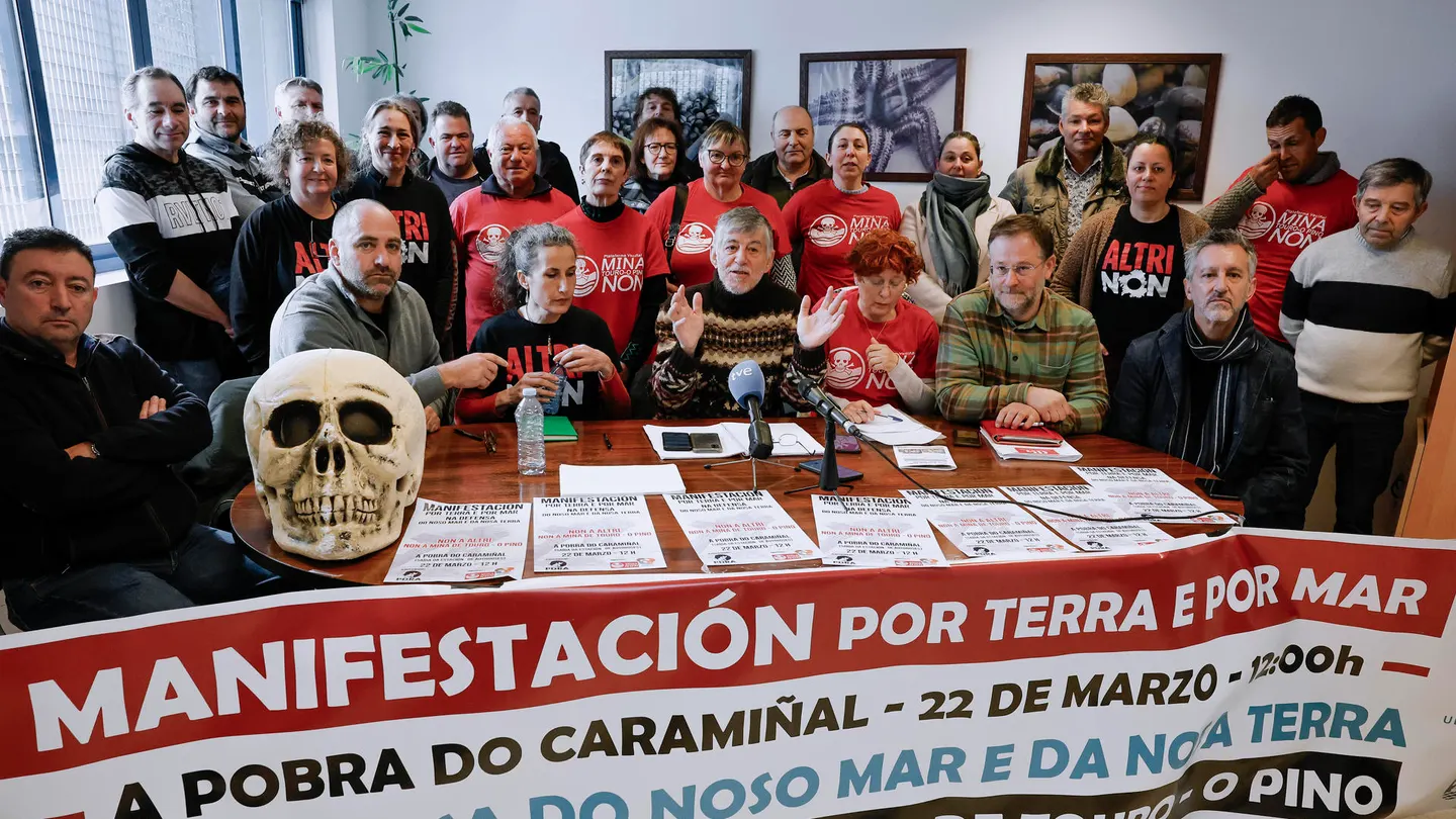 Colectivos que apoyan la manifestación contra Altri. Colectivos que apoyan la manifestación contra Altri.