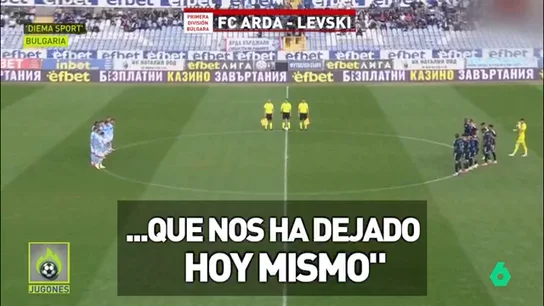 ¡Insólito! Se rinde un minuto de silencio a un exfutbolista y resulta que está vivo ¡Insólito! Se rinde un minuto de silencio a un exfutbolista y resulta que está vivo