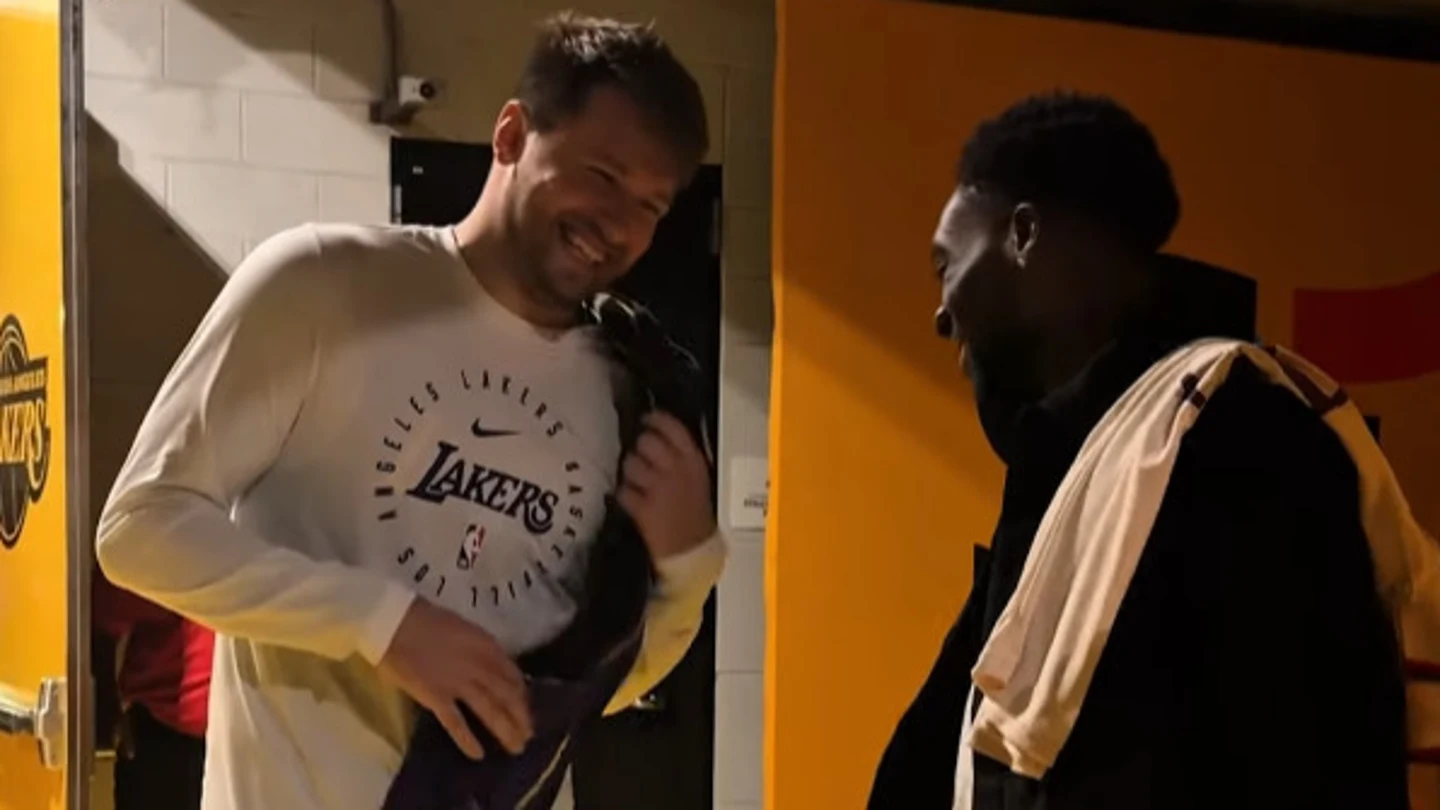 Luka Doncic y Alphonso Davies Luka Doncic y Alphonso Davies