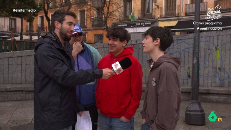 EL INTERMEDIO: La respuesta de un chico cuando Isma Juárez pregunta dónde vive el rey Juan Carlos: "Donde quiera está forrado..."