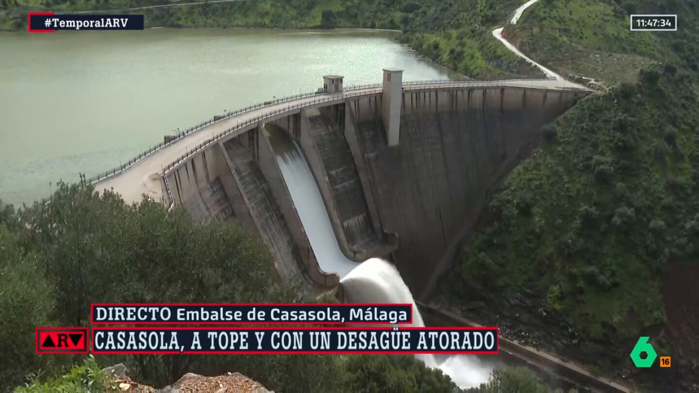 Casasola, a tope y con un desagüe atorado