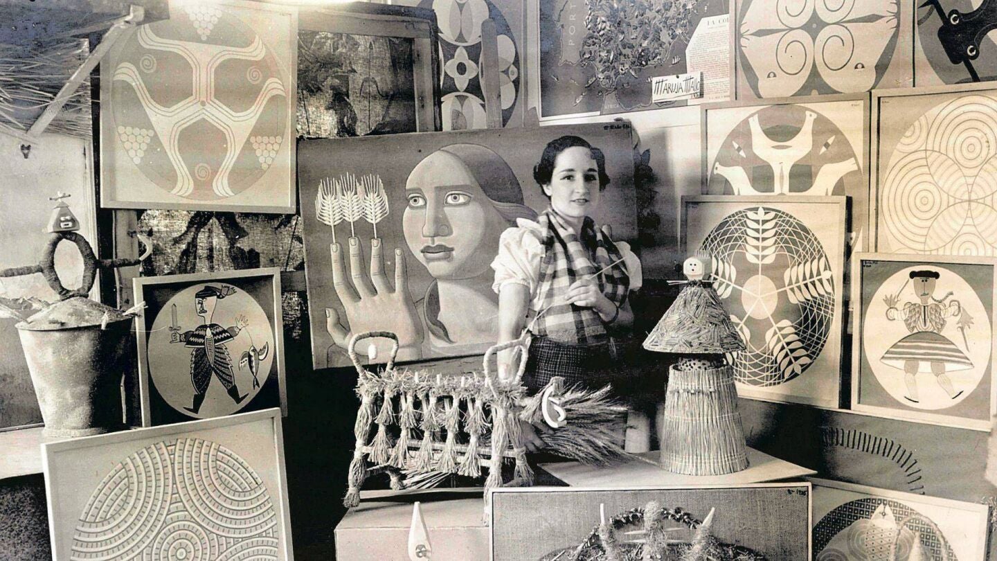 La pintora Maruja Mallo en su estudio