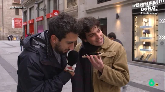 "Creo que le ha dado un amarillo": el susto de un padre cuando su hijo le llama por teléfono en El Intermedio "Creo que le ha dado un amarillo": el susto de un padre cuando su hijo le llama por teléfono en El Intermedio