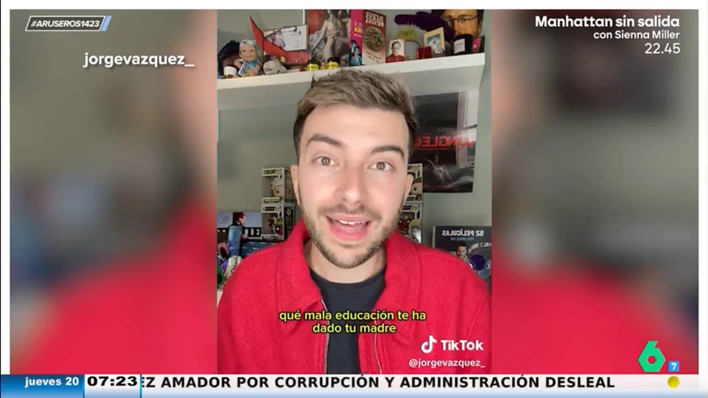 "Cerdos vietnamitas hacen menos ruido": la trifulca de un joven con una señora en el cine "Cerdos vietnamitas hacen menos ruido": la trifulca de un joven con una señora en el cine