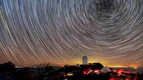 DESI mapea objetos distantes para estudiar la energía oscura DESI mapea objetos distantes para estudiar la energía oscura