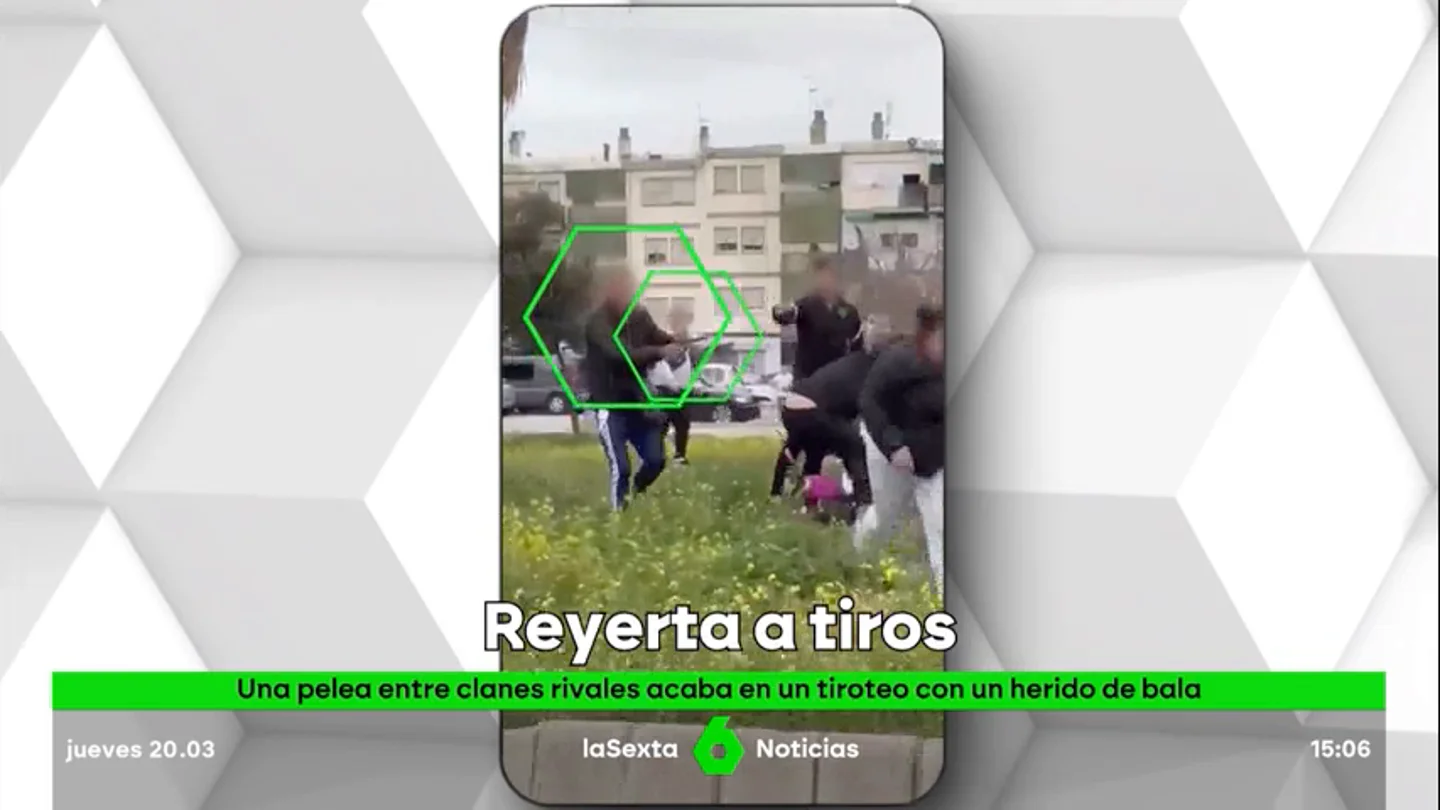 Momentos de pánico en un tiroteo multitudinario entre dos clanes rivales en Granada: hay un herido de bala Momentos de pánico en un tiroteo multitudinario entre dos clanes rivales en Granada: hay un herido de bala