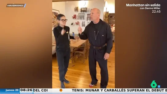 Bruce Willis reaparece en su 70 cumpleaños bailando con Demi Moore: "Es una manera de calmar las aguas y decir que se encuentra bien" Bruce Willis reaparece en su 70 cumpleaños bailando con Demi Moore: "Es una manera de calmar las aguas y decir que se encuentra bien"