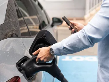 vehiculo cargando vehiculo cargando