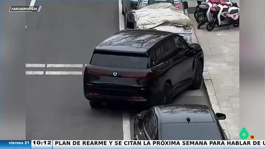 Alfonso Arús, sobre el coche chino que aparca deslizándose lateralmente: "Lo deja clavado" Alfonso Arús, sobre el coche chino que aparca deslizándose lateralmente: "Lo deja clavado"