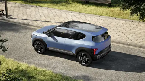 Al Renault 5 E-Tech le acaba de llegar uno de los rivales más peligrosos, un Kia EV3 con tamaño de Toyota Yaris Cross con motor eléctrico Kia Concept EV2