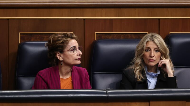 María Jesús Montero y Yolanda Díaz en el Congreso de los Diputados