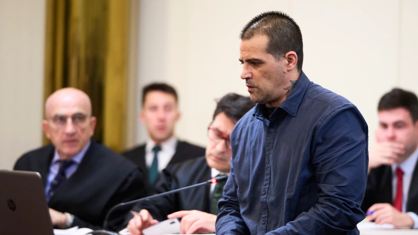 El acusado durante el juicio por matar a su pareja y bebé en Liaños de Villaescusa, a 18 de febrero de 2025, en Santander, Cantabria (España) El acusado durante el juicio por matar a su pareja y bebé en Liaños de Villaescusa, a 18 de febrero de 2025, en Santander, Cantabria (España)