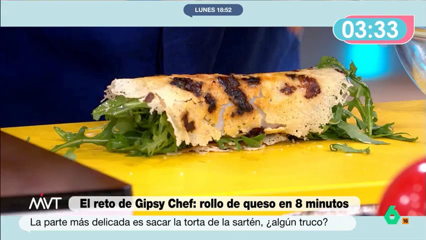 El reto de Gipsy Chef: receta de rollo de queso con rúcula en 9 minutos Súmate al reto Nuestro querido Gipsy Chef llega un día más para superar el reto de cocina exprés: aprende a preparar una receta original, rápida y fácil de rollo de queso con rúcula.