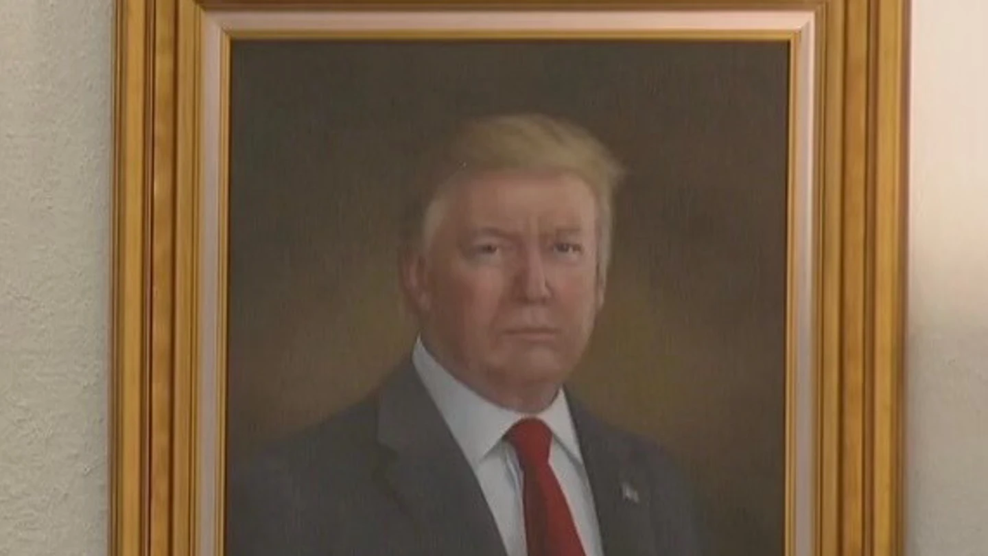 Retrato de Donald Trump en el Capitolio del Estado Retrato de Donald Trump en el Capitolio del Estado