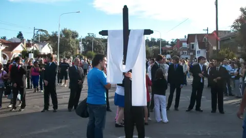 Cruz con sudario en la Semana Santa de Tandil, Argentina Cruz con sudario en la Semana Santa de Tandil, Argentina