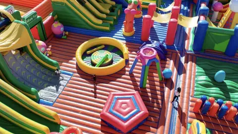 El parque hinchable más grande del mundo El parque hinchable más grande del mundo