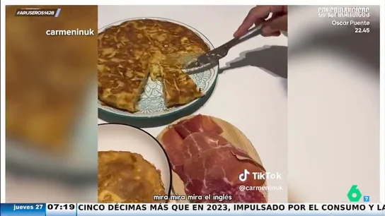 Una española que vive en Inglaterra prepara un menú español a su familia inglesa: "Uno con las 'beans', otro con el 'chicken'. ¿Y el jamón?" Una española que vive en Inglaterra prepara un menú español a su familia inglesa: "Uno con las 'beans', otro con el 'chicken'. ¿Y el jamón?"