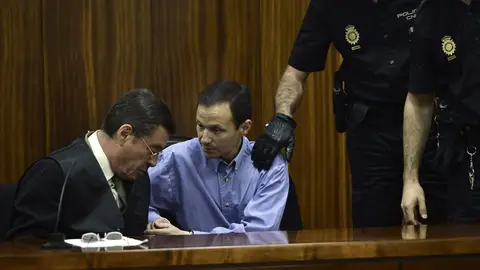 José Bretón tras escuchar el veredicto del jurado por el asesinato de sus hijos. José Bretón tras escuchar el veredicto del jurado por el asesinato de sus hijos.